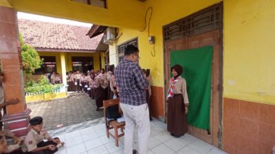 PEMOTRETAN KTA PRAMUKA NASIONAL DI SD NEGERI SONGGOM 03
