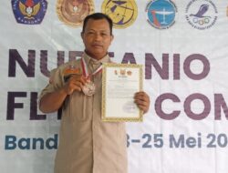 KAK ROKHIM RAIH MEDALI PERUNGGU PADA PERAKITAN DAN PENERBANGAN PESAWAT MODEL OLG
