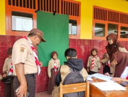 PEMOTRETAN KTA AYOPRAMUKA KWARNAS DI SDN WANAREJA 01 DIIKUTI 378 ANGGOTA