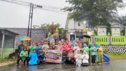 DI BAWAH GUYURAN HUJAN PRAMUKA SMAN 1 SALEM TETAP SEMANGAT BERBAGI DI BULAN RAMADHAN