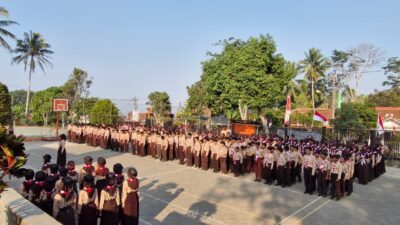 SMP N 1 SIRAMPOG LAKSANAKAN UPACARA HARI PRAMUKA KE 65