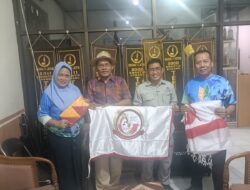 KWARDA JATENG SERAHKAN ATRIBUT ETAFET TUNAS KELAPA 2026 KE KWARCAB BREBES